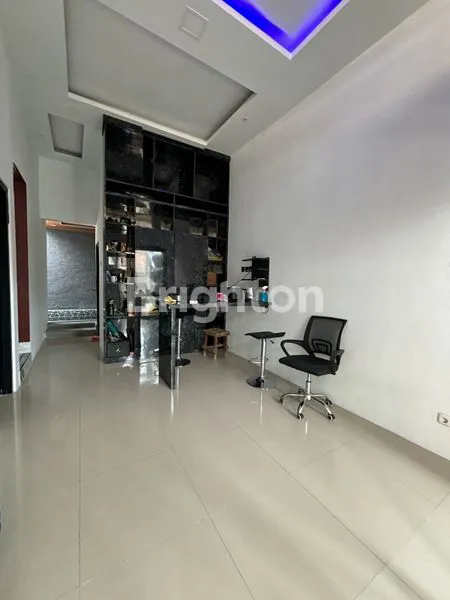 image RUMAH MINIMALIS DENGAN KOLAM RENANG DI GREEN RESIDENCE BUDURAN (4)