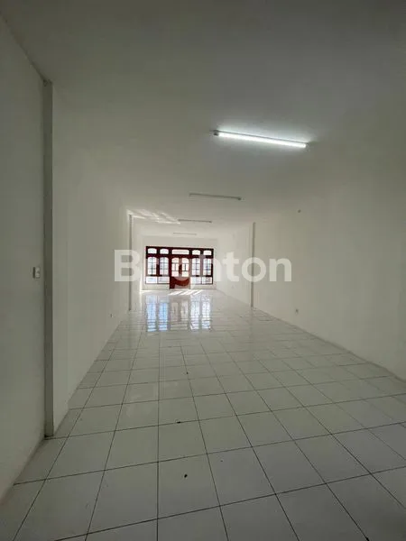 image RUKO 3 LANTAI STRATEGIS DI JL. BULUH INDAH – COCOK UNTUK USAHA & INVESTASI! (4)