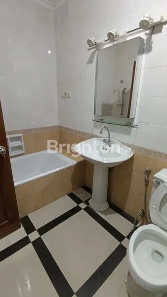 image RUMAH MEWAH DENGAN KOLAM RENANG KEMANG, JAKARTA SELATAN (5)