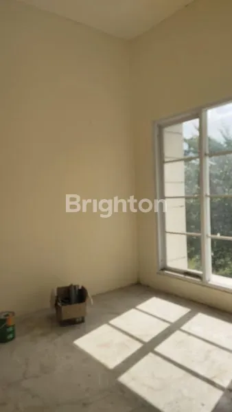 image RUMAH GRESS 2 LANTAI DI RAYA CITRA HARMONI GURAH KEDIRI JATIM (8)