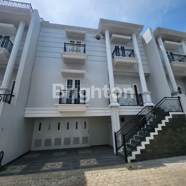 image RUMAH CLUSTER 3 LANTAI MODERN – JAGAKARSA, READY HUNI (1)