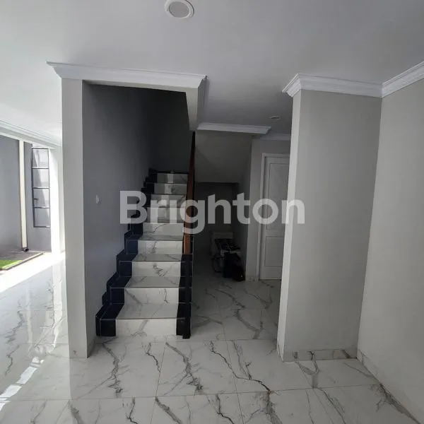image RUMAH CLUSTER 3 LANTAI MODERN – JAGAKARSA, READY HUNI (2)