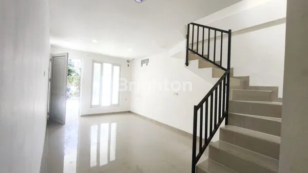 image RUMAH BARU MINIMALIS DEPAN TAMAN DI GADING GRIYA LESTARI 2 LANTAI (4)