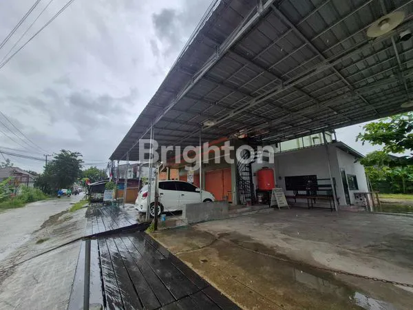 image RUKO 2 LANTAI STRATEGIS DI DEPAN JALAN UTAMA – PARKIR LUAS UNTUK 15 MOBIL! (5)