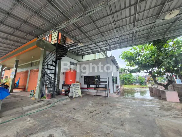 image RUKO 2 LANTAI STRATEGIS DI DEPAN JALAN UTAMA – PARKIR LUAS UNTUK 15 MOBIL! (6)