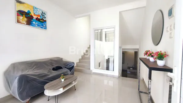 image RUMAH BARU MINIMALIS KACA  DEPAN TAMAN DI GADING LESTARI GRIYA 2 LANTAI SEMI FURNISH (3)