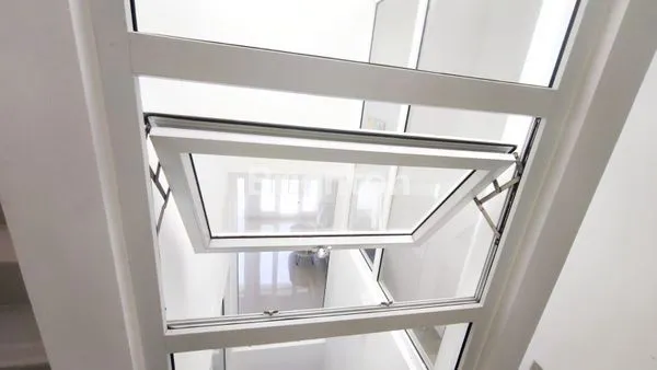 image RUMAH BARU MINIMALIS KACA  DEPAN TAMAN DI GADING LESTARI GRIYA 2 LANTAI SEMI FURNISH (7)