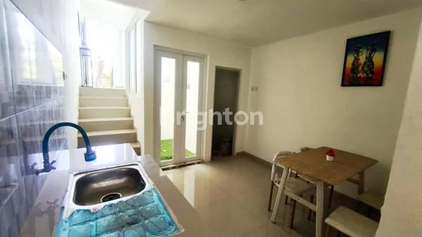 image RUMAH BARU MINIMALIS KACA  DEPAN TAMAN DI GADING LESTARI GRIYA 2 LANTAI SEMI FURNISH (5)