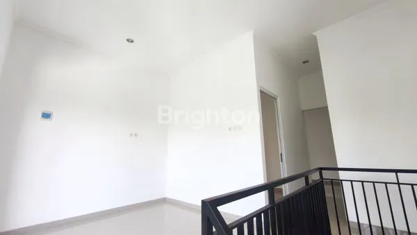 image RUMAH BARU MINIMALIS HUK DEPAN TAMAN DI GADING GRIYA LESTARI 2 LANTAI  (7)
