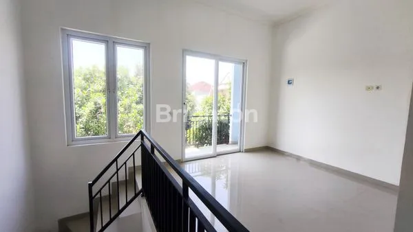 image RUMAH BARU MINIMALIS HUK DEPAN TAMAN DI GADING GRIYA LESTARI 2 LANTAI  (8)
