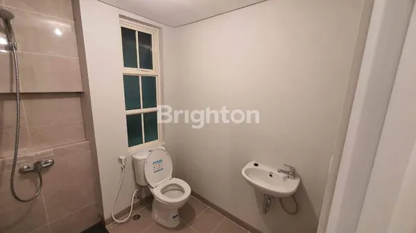 image SEWA KONTRAK RUMAH 2,5 LANTAI MEZZANINE WISATA BUKIT MAS SEMI FURNISH SURABAYA BARAT (5)