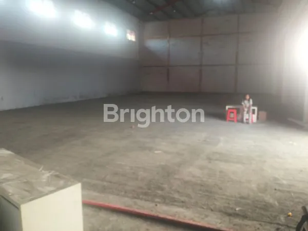 image RUKO 1 LANTAI DENGAN 4 PINTU LOKASI STRATEGIS DIKAWASAN BISNIS DENPASAR, COCOK BUAT GUDANG, KANTOR ATAUPUN SHOWROOM MOBIL (2)