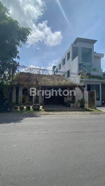 DIJUAL TEMPAT USAHA BEKAS KAFE DI KEROBOKAN – 2,5 ARE, SHM, LOKASI STRATEGIS