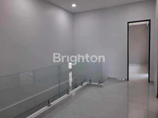 image RUMAH BARU 100% GRESS 2 LANTAI ROW JALAN BESAR MANYAR JAYA SURABAYA  DEKAT PETRA GM KLAMPIS MERR (4)