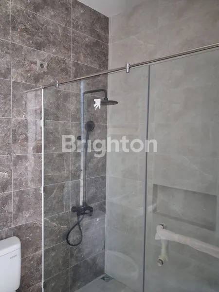 image RUMAH BARU 100% GRESS 2 LANTAI ROW JALAN BESAR MANYAR JAYA SURABAYA  DEKAT PETRA GM KLAMPIS MERR (5)