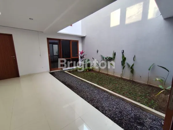 image FOR RENT RUMAH SEMI VILLA AREA RENON  (3)