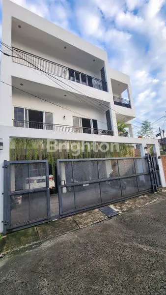 image RUMAH MEWAH HOOK DALAM KOMPLEK JATI BENING BARU  (8)