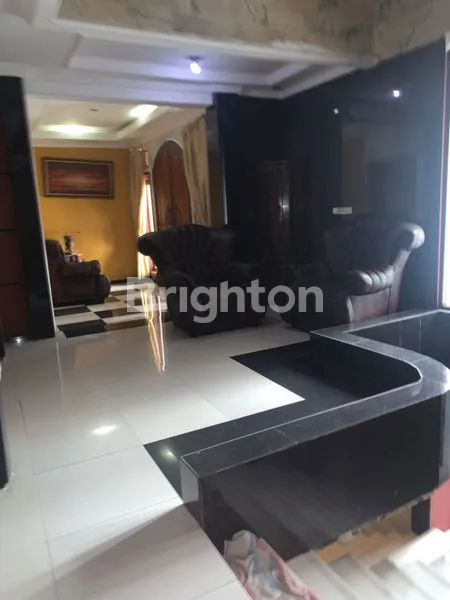 image RUMAH MEWAH 3 LANTAI DENGAN KOLAM RENANG DI CILEDUG (1)