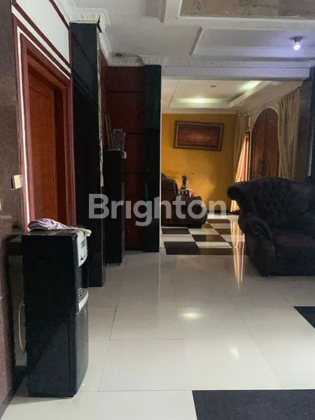 image RUMAH MEWAH 3 LANTAI DENGAN KOLAM RENANG DI CILEDUG (7)