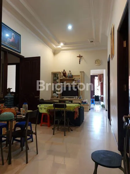 image TENGAH KOTA SLANGKAH JLN TIDAR RMH SECOND CANTIK HRGA UNDER MARKET ROW 3 MOBIL (4)