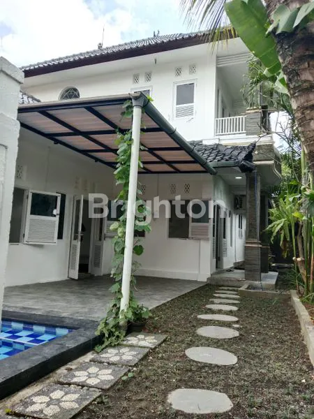 image VILLA MEWAH 2BR SEMI-FURNISHED DENGAN POOL PRIBADI DI PADONAN KUTA (3)