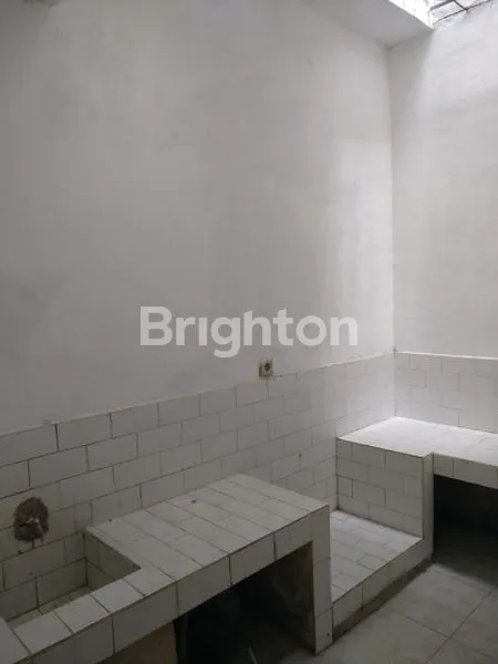 image RUKO 2 LANTAI TERAWAT DAN SIAP HUNI DI NGAGEL JAYA INDAH SURABAYA (8)