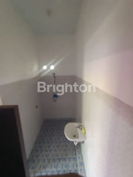 image RUKO UNIT 2 LANTAI LOKASI STRATEGIS AREA SEMINYAK,BADUNG-BALI (6)