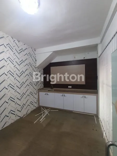 image RUKO UNIT 2 LANTAI LOKASI STRATEGIS AREA SEMINYAK,BADUNG-BALI (8)