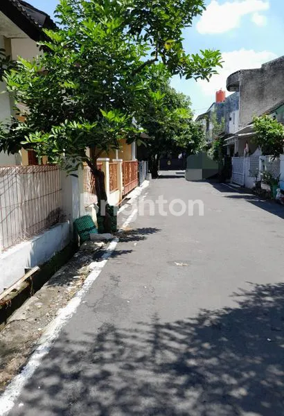 image BLULUKAN, COLOMADU, KARANGANYAR, RUMAH UKURAN STANDAR, AKSES KE JL RAYA TIDAK JAUH, COCOK UNTUK KANTOR MAUPUN TEMPAT TINGGAL (2)