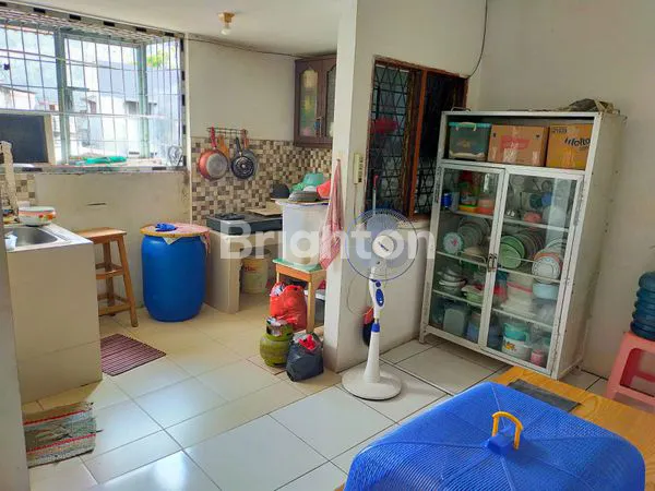 image RUMAH 3 LANTAI STRATEGIS DI JELAMBAR, COCOK UNTUK KOST & USAHA (3)