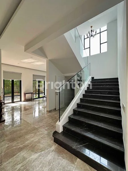 image RUMAH MEWAH, MODERN CLASSIC, BANGUNAN MANDIRI, ALAM SUTERA, PRIVATE SWIMMING POOL (1)