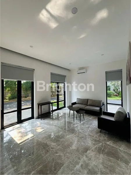 image RUMAH MEWAH, MODERN CLASSIC, BANGUNAN MANDIRI, ALAM SUTERA, PRIVATE SWIMMING POOL (5)