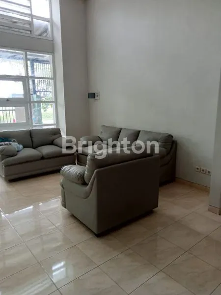 image RUMAH MEWAH 2 LANTAI SEMI-FURNISHED DI PALAZZO BUDURAN SIDOARJO (2)