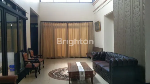 image RUMAH MEWAH METRO PERMATA DENGAN BANGUNAN MODERN KLASIK 2 LANTAI FULL FURNISH (7)