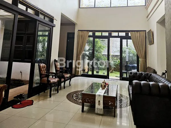 image RUMAH MEWAH METRO PERMATA DENGAN BANGUNAN MODERN KLASIK 2 LANTAI FULL FURNISH (4)