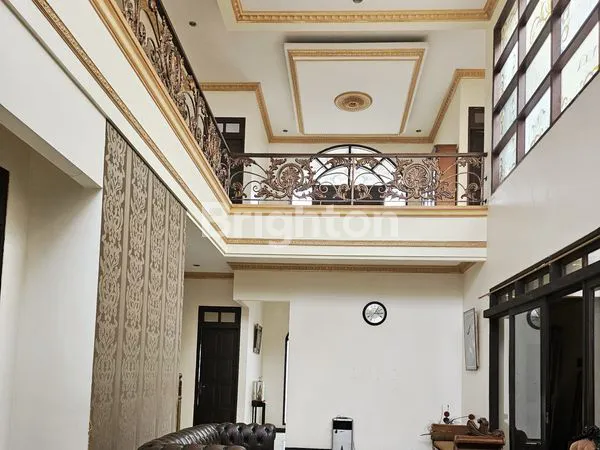 image RUMAH MEWAH METRO PERMATA DENGAN BANGUNAN MODERN KLASIK 2 LANTAI FULL FURNISH (5)