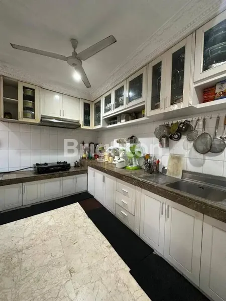 image RUMAH MEWAH 3 LANTAI FULL FURNISH DI JATIPADANG - SIAP HUNI (3)