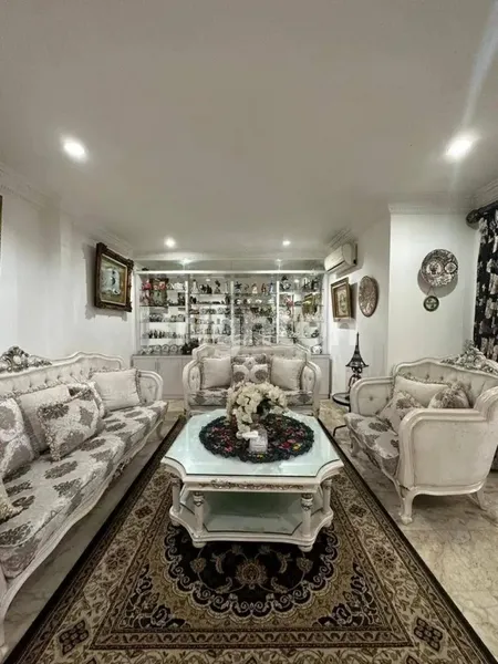 image RUMAH MEWAH 3 LANTAI FULL FURNISH DI JATIPADANG - SIAP HUNI (1)