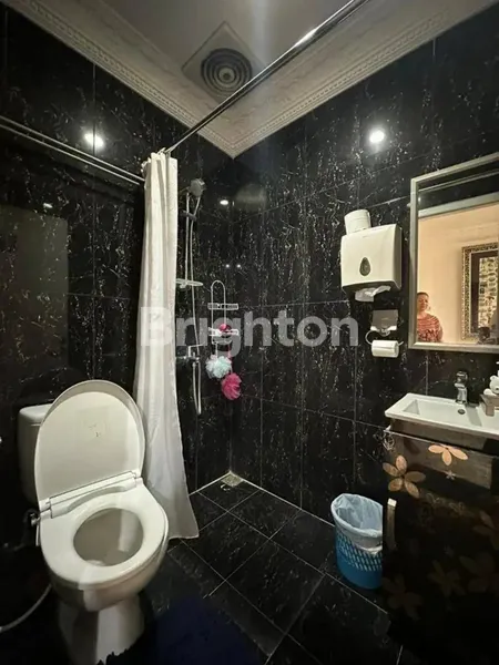 image RUMAH MEWAH 3 LANTAI FULL FURNISH DI JATIPADANG - SIAP HUNI (7)