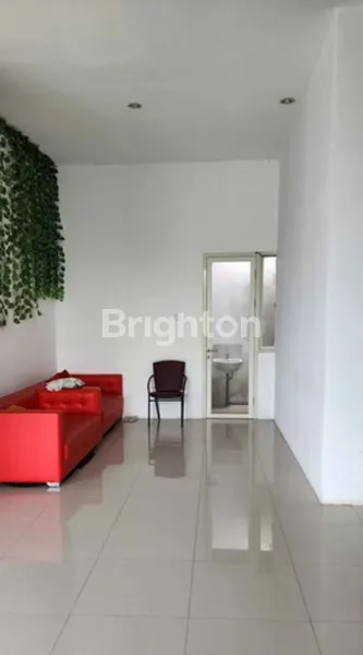 image RUKO 3 LANTAI DI JALAN KALIWARON DEKAT RAYA MULYOREJO SIAP PAKAI COCOK KANTOR  (3)