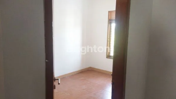 image RUMAH STRATEGIS BANDUNG, 2 LANTAI SEMI FURNISHED (8)