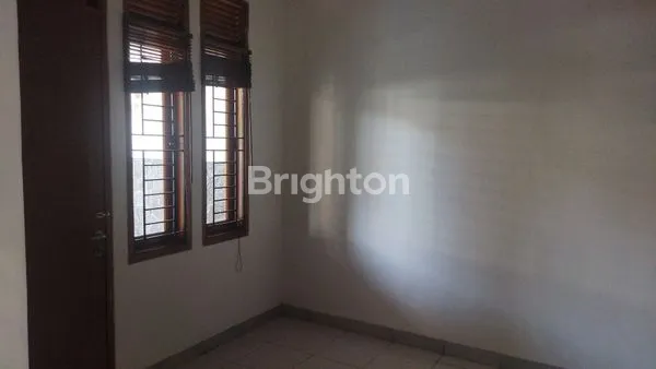 image RUMAH STRATEGIS BANDUNG, 2 LANTAI SEMI FURNISHED (7)