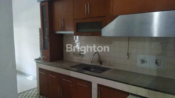 image RUMAH STRATEGIS BANDUNG, 2 LANTAI SEMI FURNISHED (6)