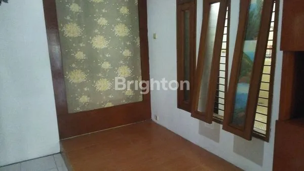 image RUMAH STRATEGIS BANDUNG, 2 LANTAI SEMI FURNISHED (4)