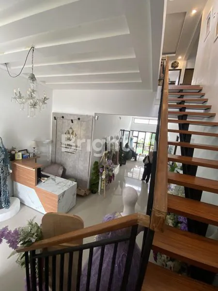 image RUMAH MEWAH 3 LANTAI DEKAT TOL SUMEDANG - SHM SIAP HUNI (2)