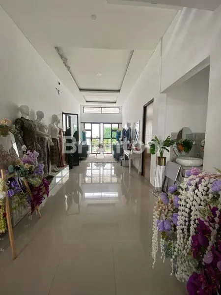 image RUMAH MEWAH 3 LANTAI DEKAT TOL SUMEDANG - SHM SIAP HUNI (4)