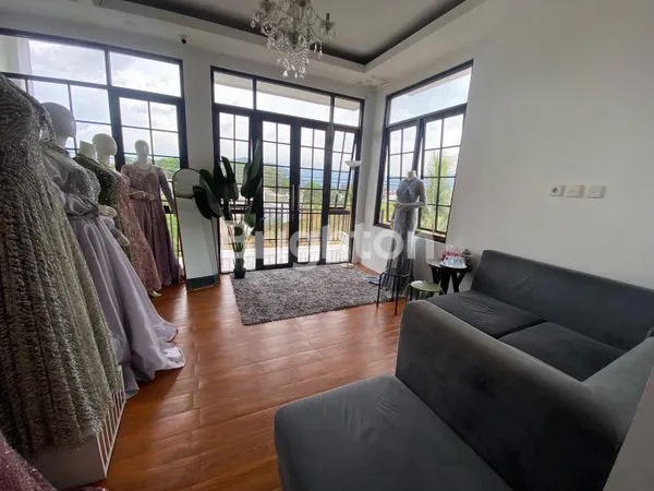 image RUMAH MEWAH 3 LANTAI DEKAT TOL SUMEDANG - SHM SIAP HUNI (5)