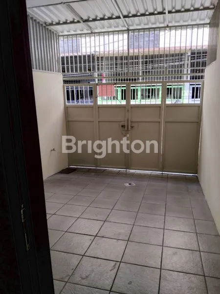 image RUMAH JELAMBAR 4 LANTAI BERSIH TERAWAT DEKAT PUSAT KULINER ROW 1 1/2 MOBIL (7)