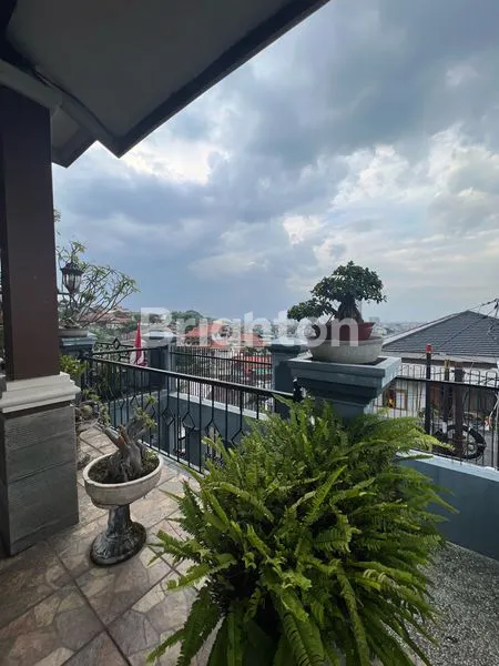 image JUAL RUMAH MEWAH TENGAH KOTA (7)