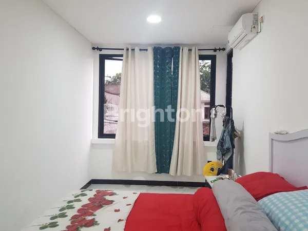 image RUMAH CANTIK DGN ROOF TOP UTK LIHAT MATAHARI TERBIT, FULL FURNISHED SANGAT SIAP HUNI DEKAT MALL ARION DAN VELODROME (3)